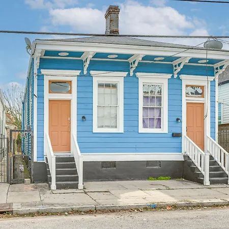 & Play: Near Downtown Apartment *