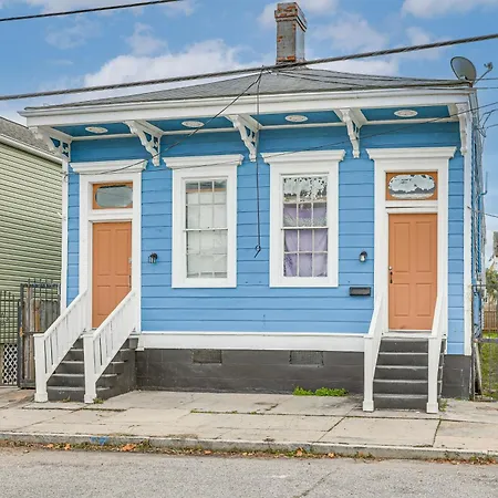 & Play: Near Downtown Apartment New Orleans