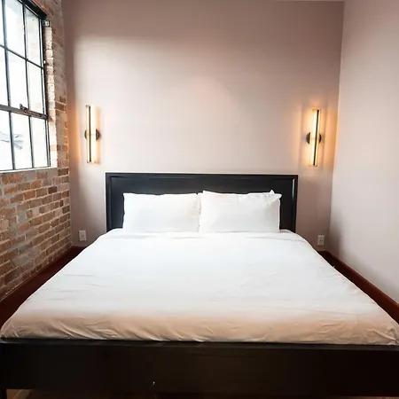 Vibrant 4 Bed 3 Bath Mon Cher With Pool