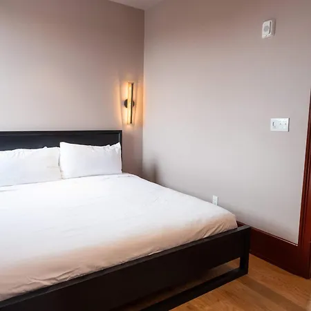 Vibrant 4 Bed 3 Bath Mon Cher With Pool Holiday home *