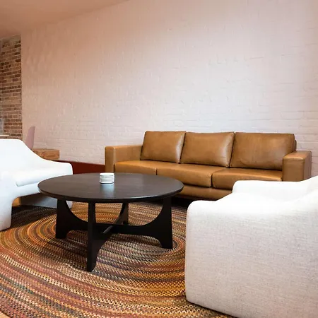 Vibrant 4 Bed 3 Bath Mon Cher With Pool Holiday home *