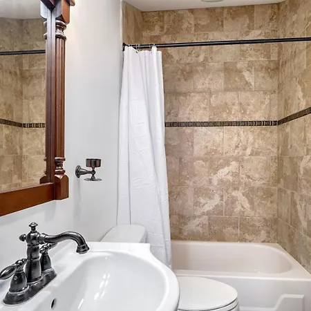 Victorian Hideaway Apartment New Orleans
