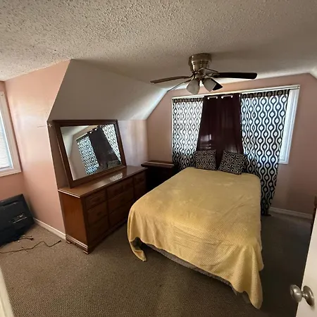 Homestay 1-bedroom With Living And Kitchen, Next To Master -no Pets New Orleans
