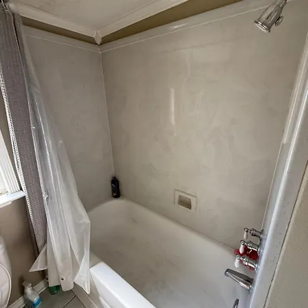 1-bedroom With Living And Kitchen, Next To Master -no Pets *