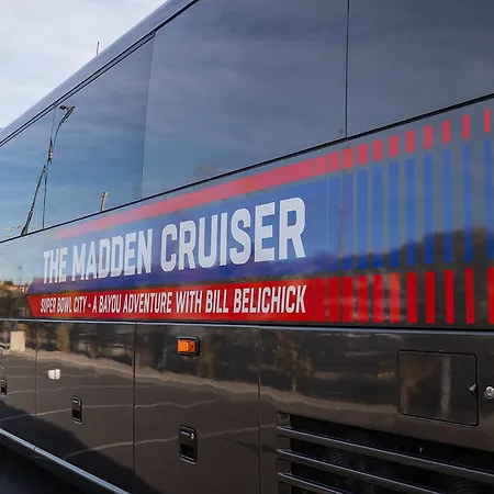 Apartment The Iconic Madden Cruiser Experience