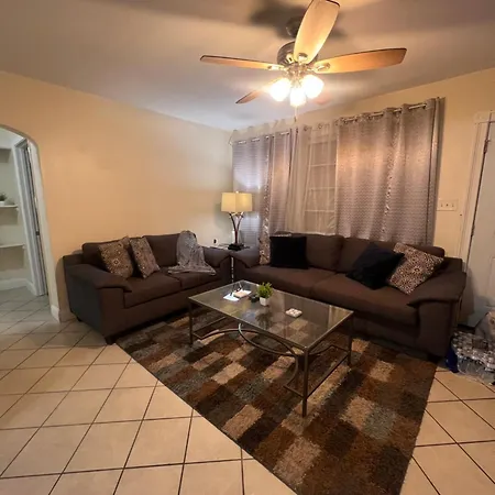 Simplicity Nola 2 Apartment