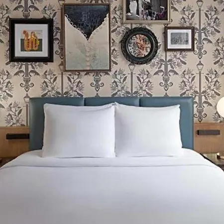 Royal St. Charles Hotel 3*
