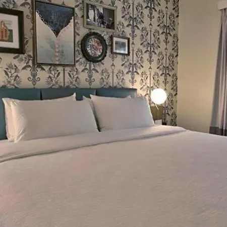 Royal St. Charles Hotel 3*