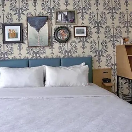 Hotel Royal St. Charles 3*
