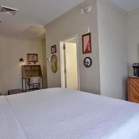 Royal St. Charles Hotel 3*