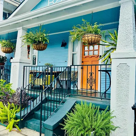 Charming Creole Near French Quarter
