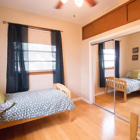 Large Spacious Beautiful Apartment *
