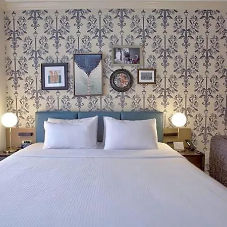 Hotel Royal St. Charles 3*