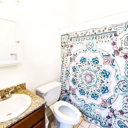 Dumaine Cozy - 3 Bed Close To Qtr Holiday home *