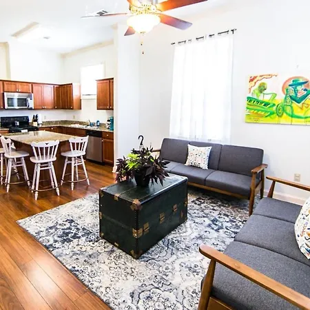Dumaine Cozy - 3 Bed Close To Qtr Holiday home *