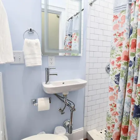 Claiborne Historic Getaways Guest House-economy Rear Unit With Pool