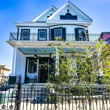 Claiborne Historic Getaways Guest House-economy Rear Unit With Pool Holiday home *