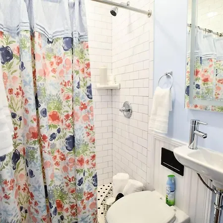 Claiborne Historic Getaways Guest House-economy Rear Unit With Pool New Orleans