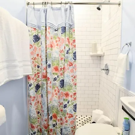 Claiborne Historic Getaways Guest House-economy Rear Unit With Pool Holiday home *