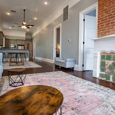 St Philip Gem 5 Bed-5 Bath Steps To Fq - Monthly Holiday home *