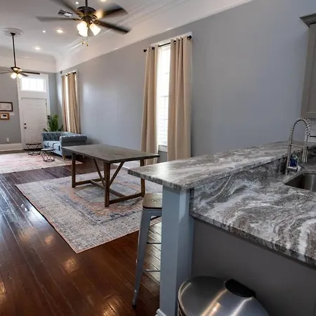 St Philip Gem 5 Bed-5 Bath Steps To Fq - Monthly Holiday home *