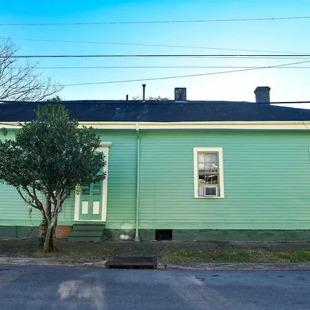 Marais Gem - Monthly 1br