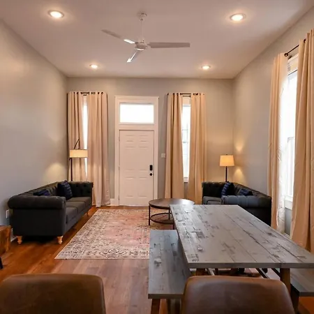 Apartment Governors Across From French Quarter *