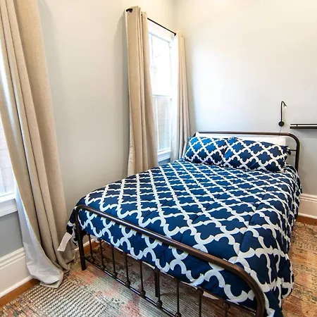 Governors - Steps To French Quarter Apartment