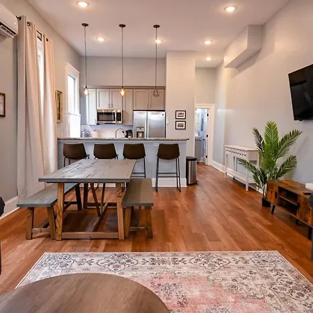 Apartment Governors Across From French Quarter