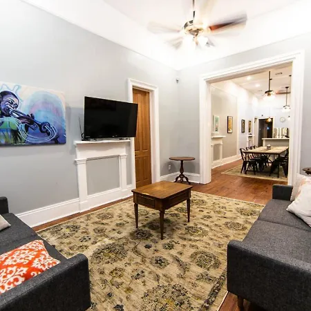 Elysian Historic - 4 Bed-4 Ensuite Baths