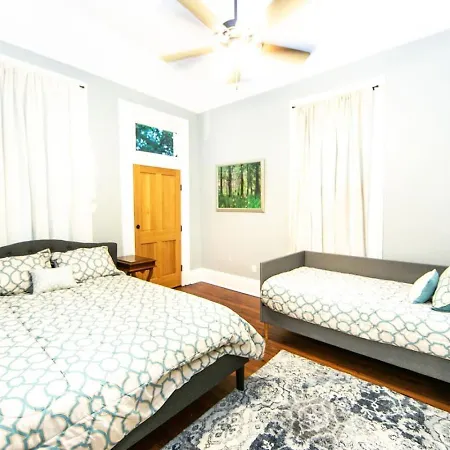 Elysian Historic - 4 Bed-4 Ensuite Baths Holiday home *