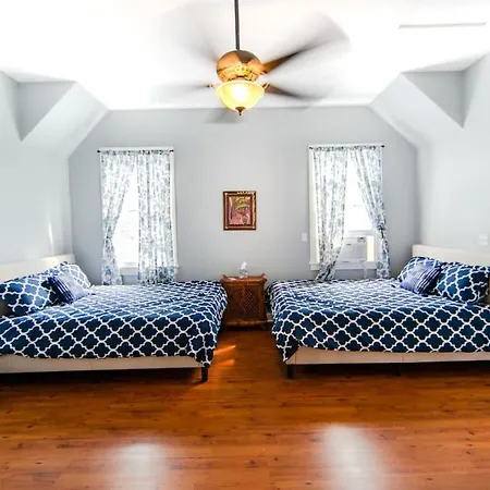 Governors Mansion 5 Bedroom-3 Bath Holiday home New Orleans
