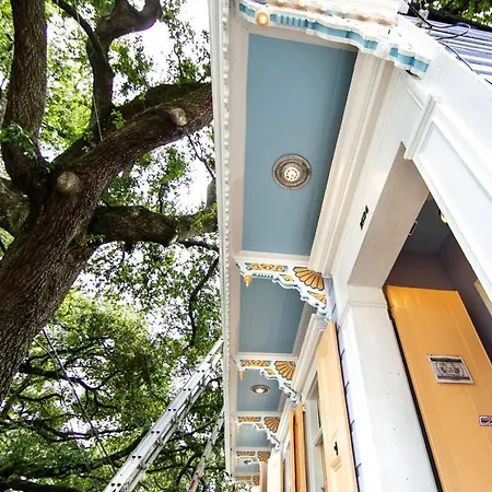 Governors Mansion 5 Bedroom-3 Bath *
