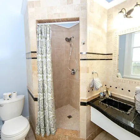 Governors Mansion 5 Bedroom-3 Bath