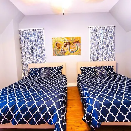 Holiday home Governors Mansion 5 Bedroom-3 Bath *