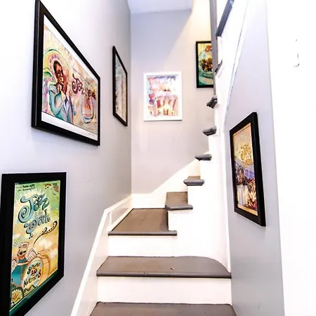 Governors Mansion 5 Bedroom-3 Bath *