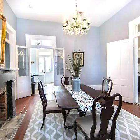 Governors Mansion 5 Bedroom-3 Bath Holiday home