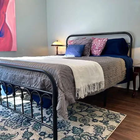 Charming Treme Mother In Law Holiday home