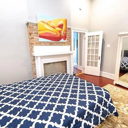 5br Historic Claiborne W/ Pool & Courtyard — 6 Blocks To French Quarter * New Orleans