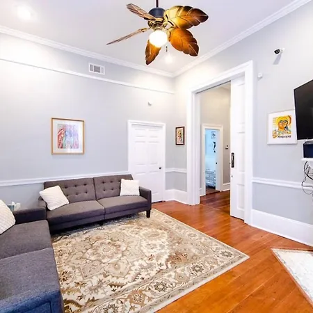 5br Historic Claiborne W/ Pool & Courtyard — 6 Blocks To French Quarter