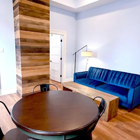 Governors - 2 Bedroom - Steps To Fq *