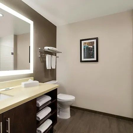 Hotel Fairfield By Marriott & Downtown French Quarter Area 3*