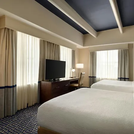 Hotel Fairfield By Marriott & Downtown French Quarter Area 3*