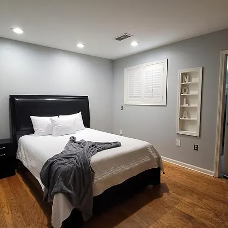 Lakeview Gem 3 Bedroom With Pool *