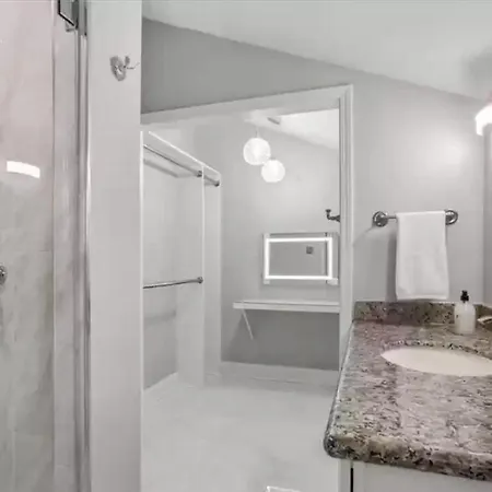 Holiday home Lakeview Gem 3 Bedroom With Pool *