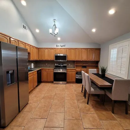 Holiday home Lakeview Gem 3 Bedroom With Pool