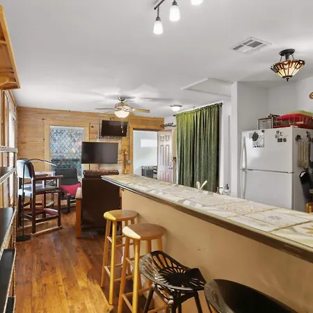 Unique 3bd 'urban Cabin' Close To French Quarter Holiday home *