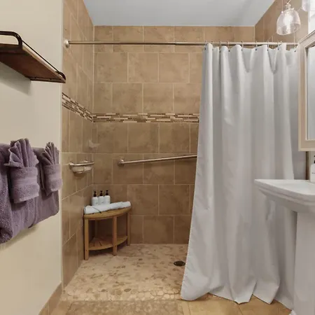Holiday home Unique 3bd 'urban Cabin' Close To French Quarter