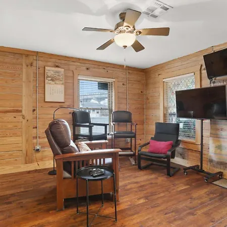 Unique 3bd 'urban Cabin' Close To French Quarter Holiday home *