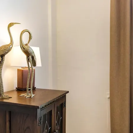 Spacious 3br Downtown In Apartment *